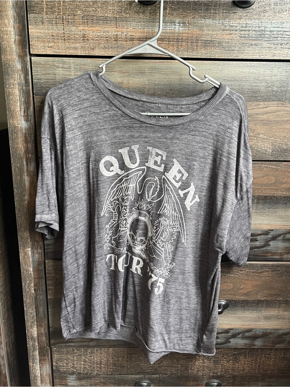 Buckle Gray Graphic 'Queen' Short Sleeve Tee